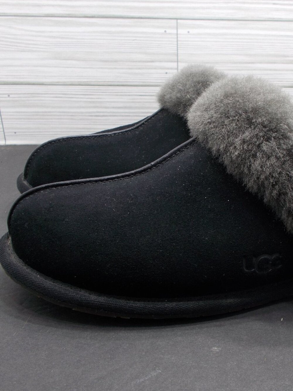 UGG Scuffette II Woman's Slippers Size 9